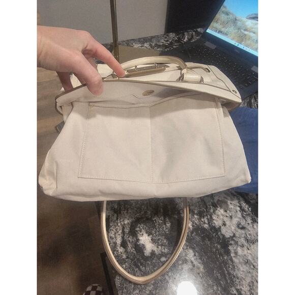 Coach Swagger - Picture 10 of 16